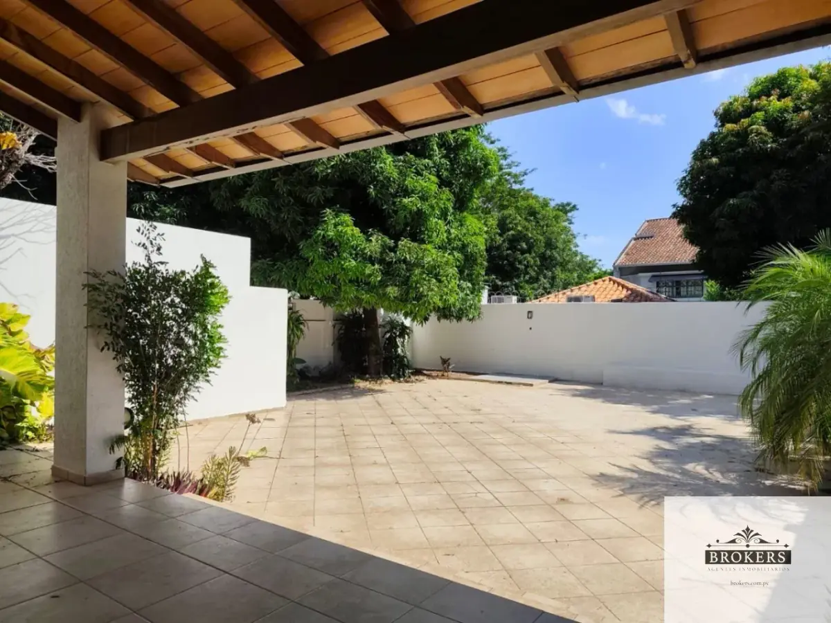 Casa de 8 dormitorios en Venta en Recoleta, Asunción - Image 11