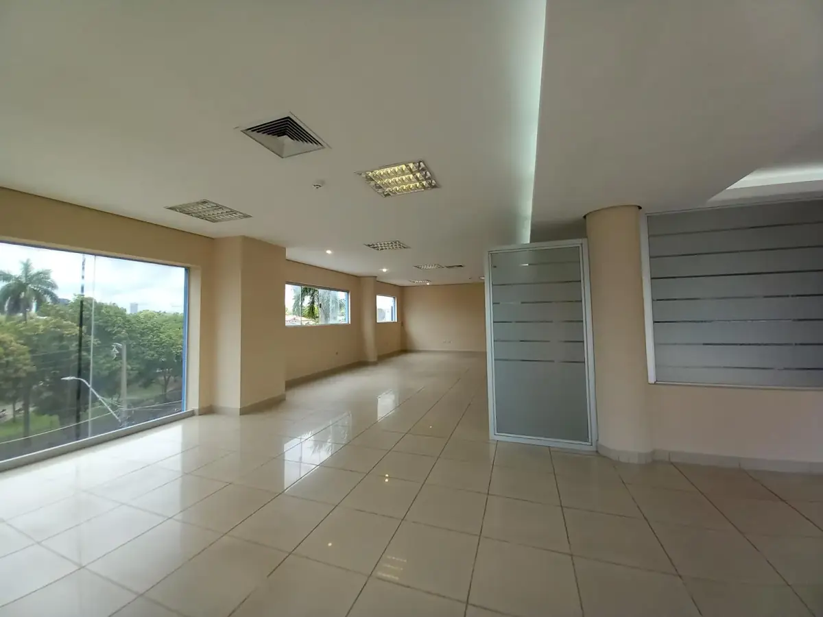 Commercial Space of 180m² for Rent in Recoleta, Asunción - Image 8