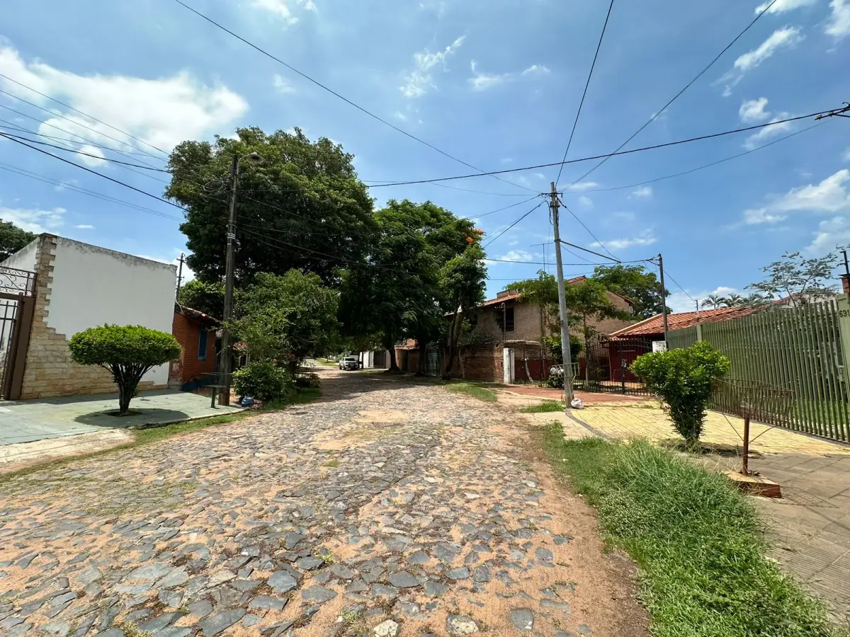 REMATE DE AMPLIA PROPIEDAD CON CONSTRUCCIÓN EN ASUNCION - Image 8