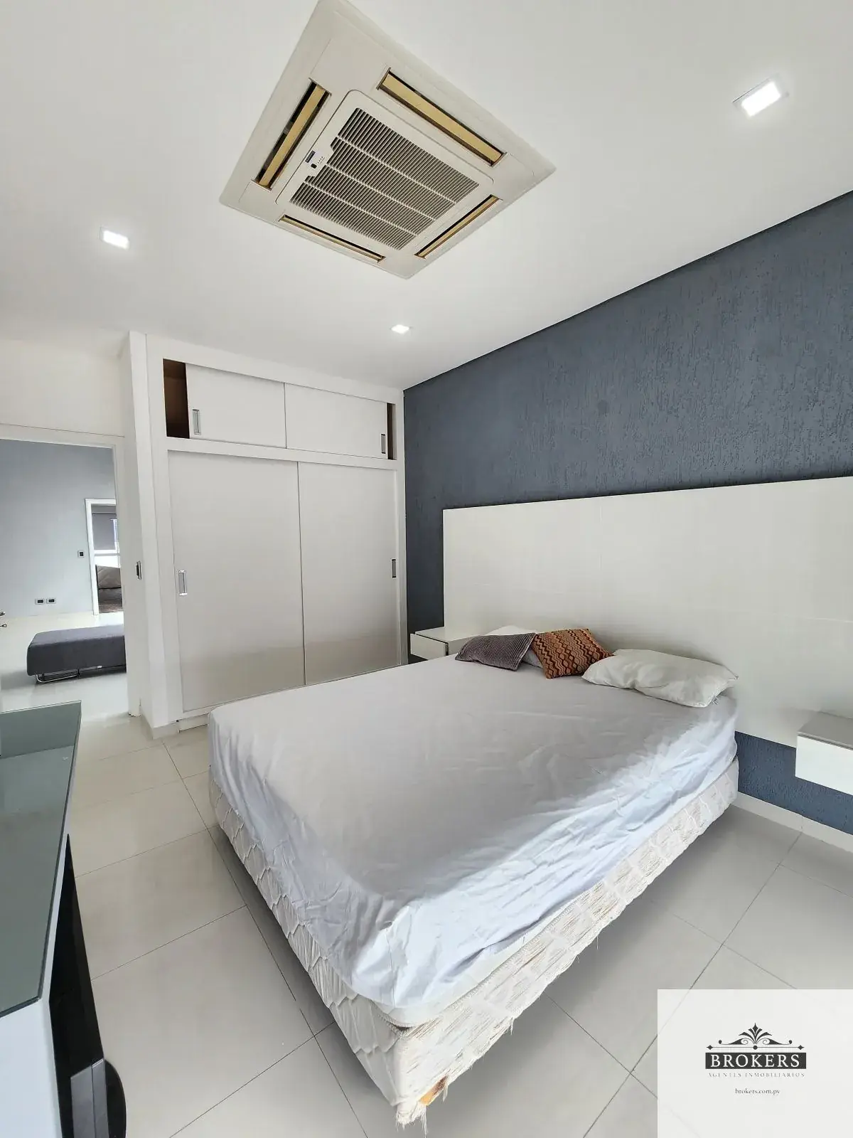 Casa de 3 dormitorios en Venta en Ycuá Satí, Asunción - Image 15