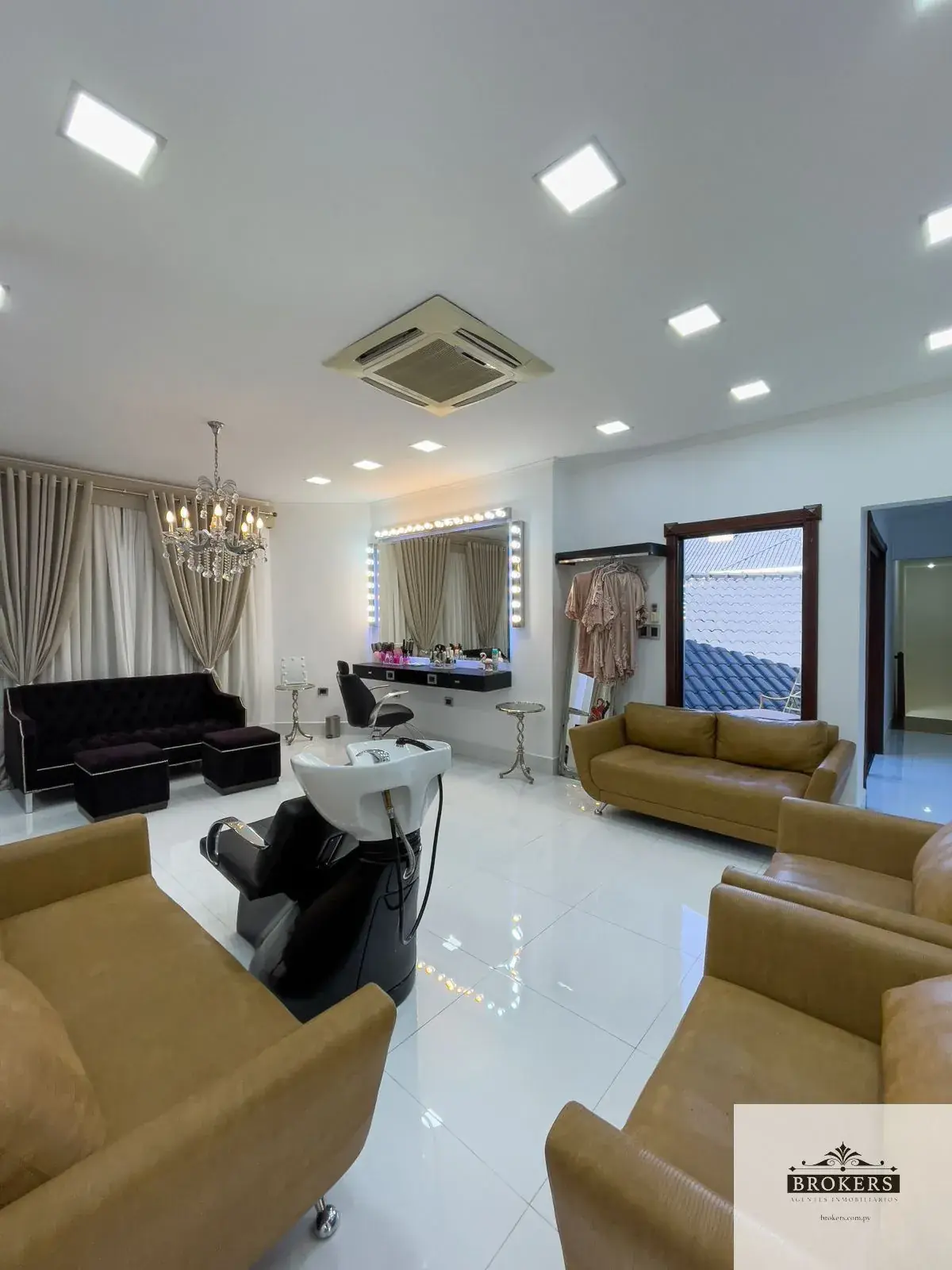 Casa de 4 dormitorios en Venta en Ycuá Satí, Asunción - Image 5