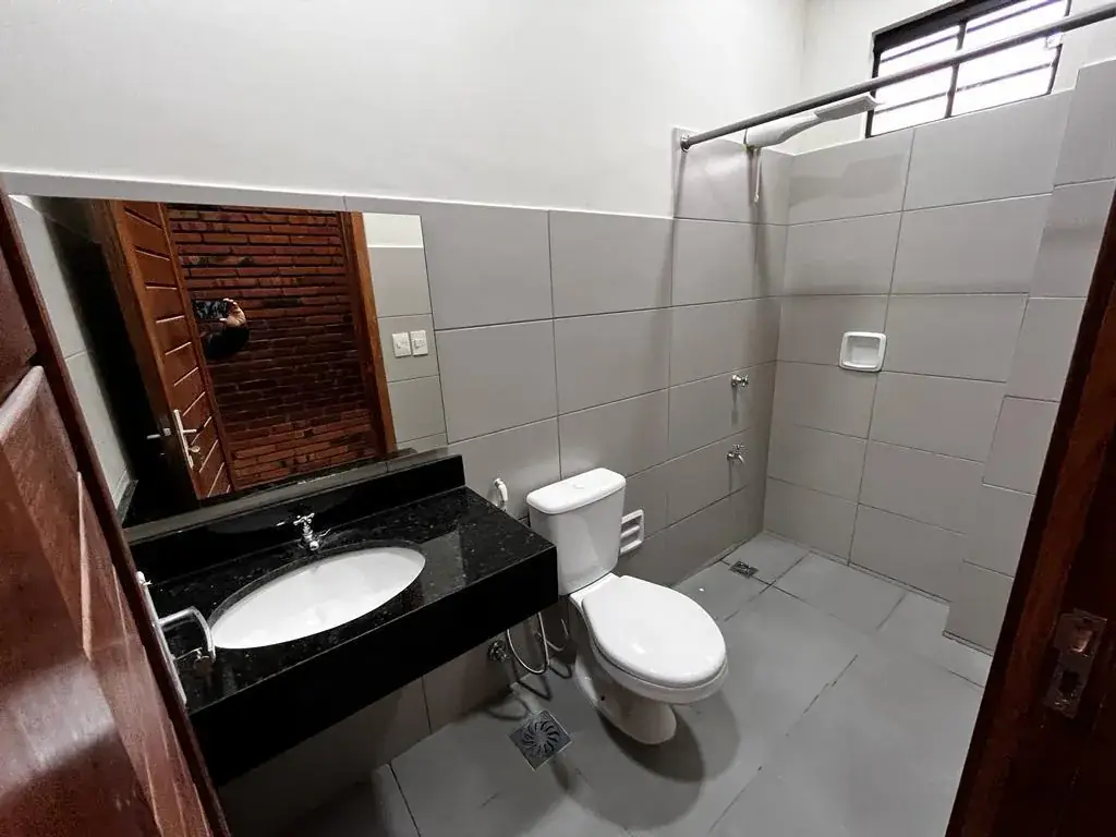 Local Comercial de 400m² en Venta en Defensores del Chaco, Mariano Roque Alonso - Image 12