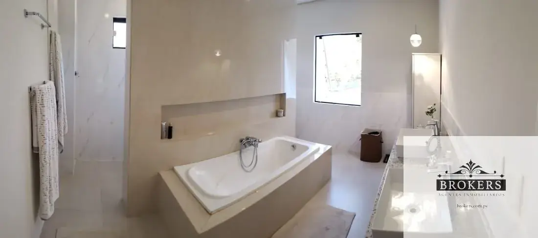 4-Bedroom House for Sale in Loma Merlo, Luque - Image 13
