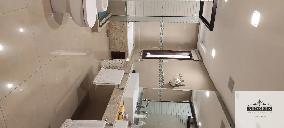 4-Bedroom House for Rent in Santo Domingo, Asunción - Image 8