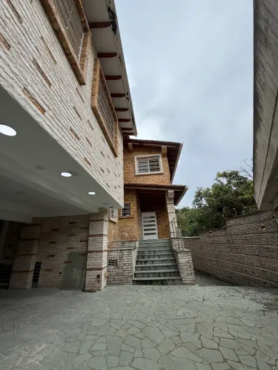 Casa en venta, Urb. Miranda. Caracas.