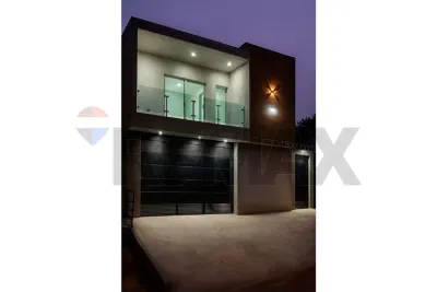 3-Bedroom House for Sale in San Lorenzo