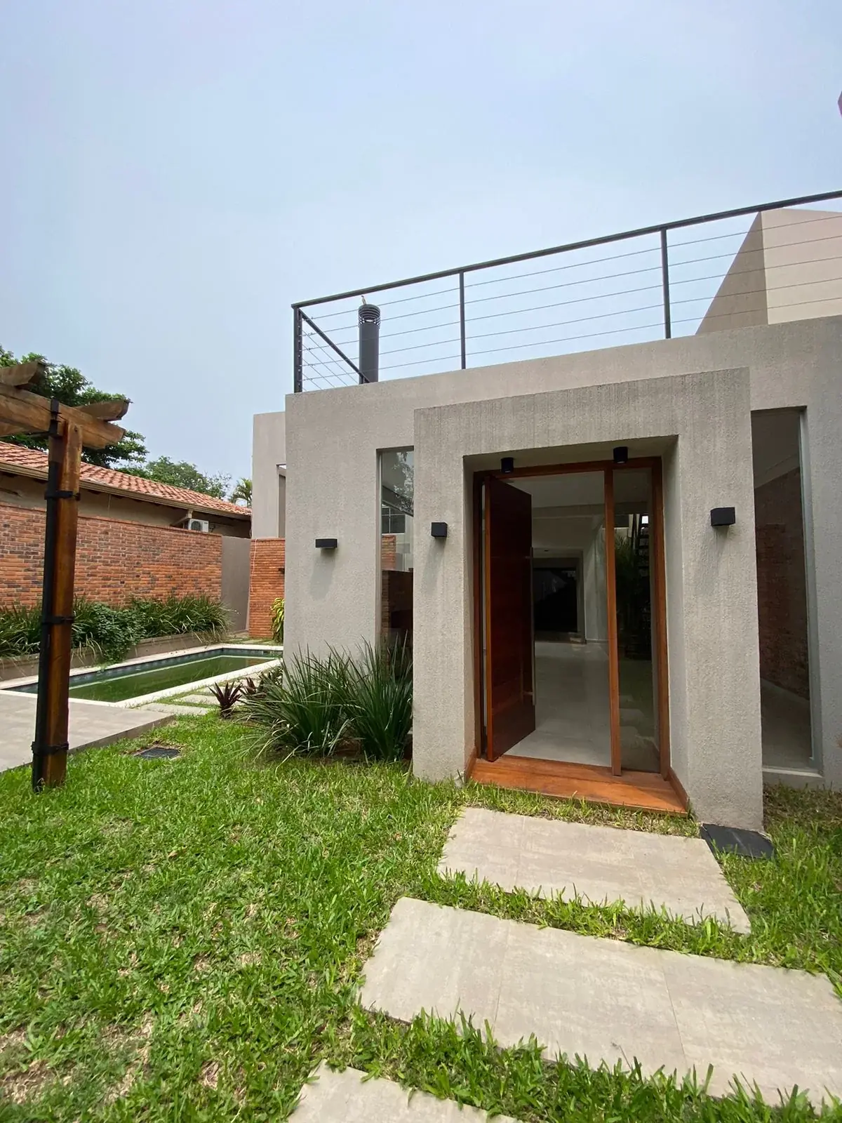 Gran residencia con iluminación natural en Mburucuyá - Image 10