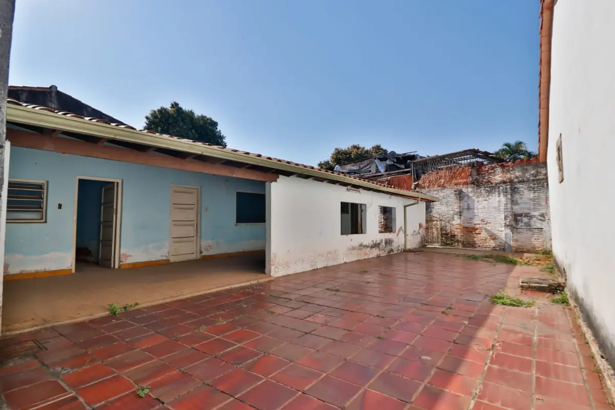 Oportunidad de Inversión: Amplio Terreno con construcción - Image 11
