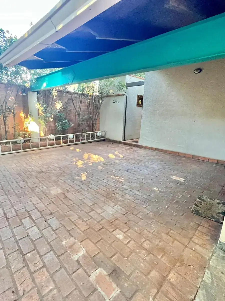 Casa de 5 dormitorios en Venta en Mburicaó, Asunción