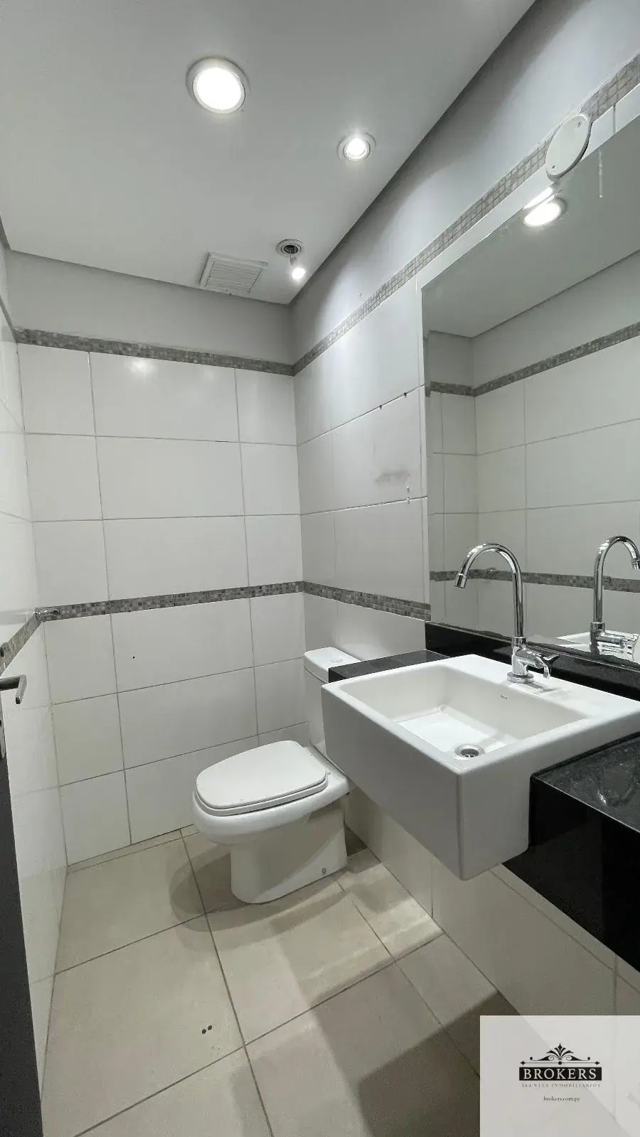 Retail Space of 550m² for Rent in Lambaré - Image 7