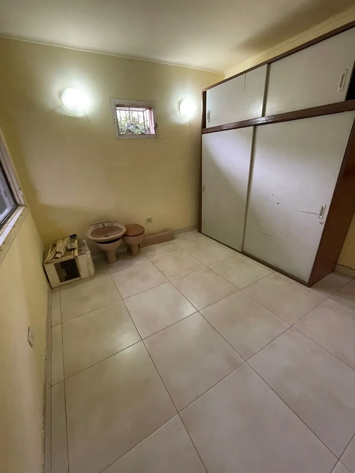 OFERTA! AMPLIA CASA EN BARRIO SANTA MARÍA - Z/ FRIGORÍFICO GUARANÍ - Image 7