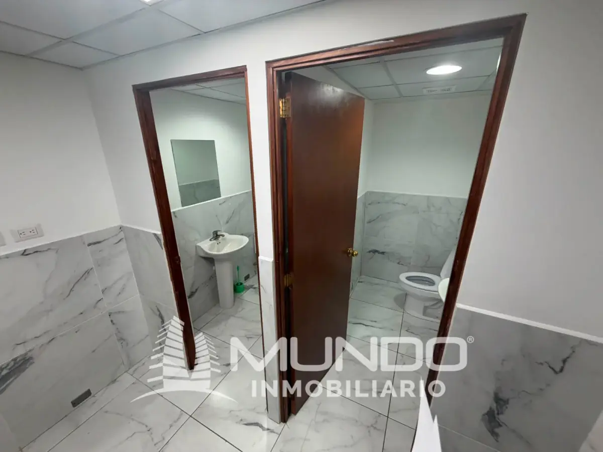 Local Comercial de 166,24m² en Alquiler en Zona 10, Ciudad de Guatemala - Image 3
