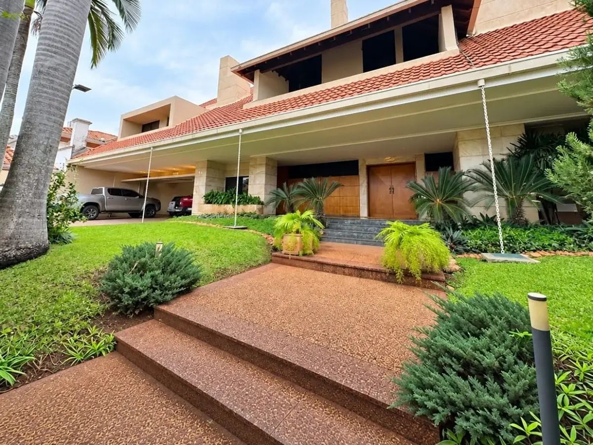 4-Bedroom House, 1090m², for Sale in Manorá, Asunción