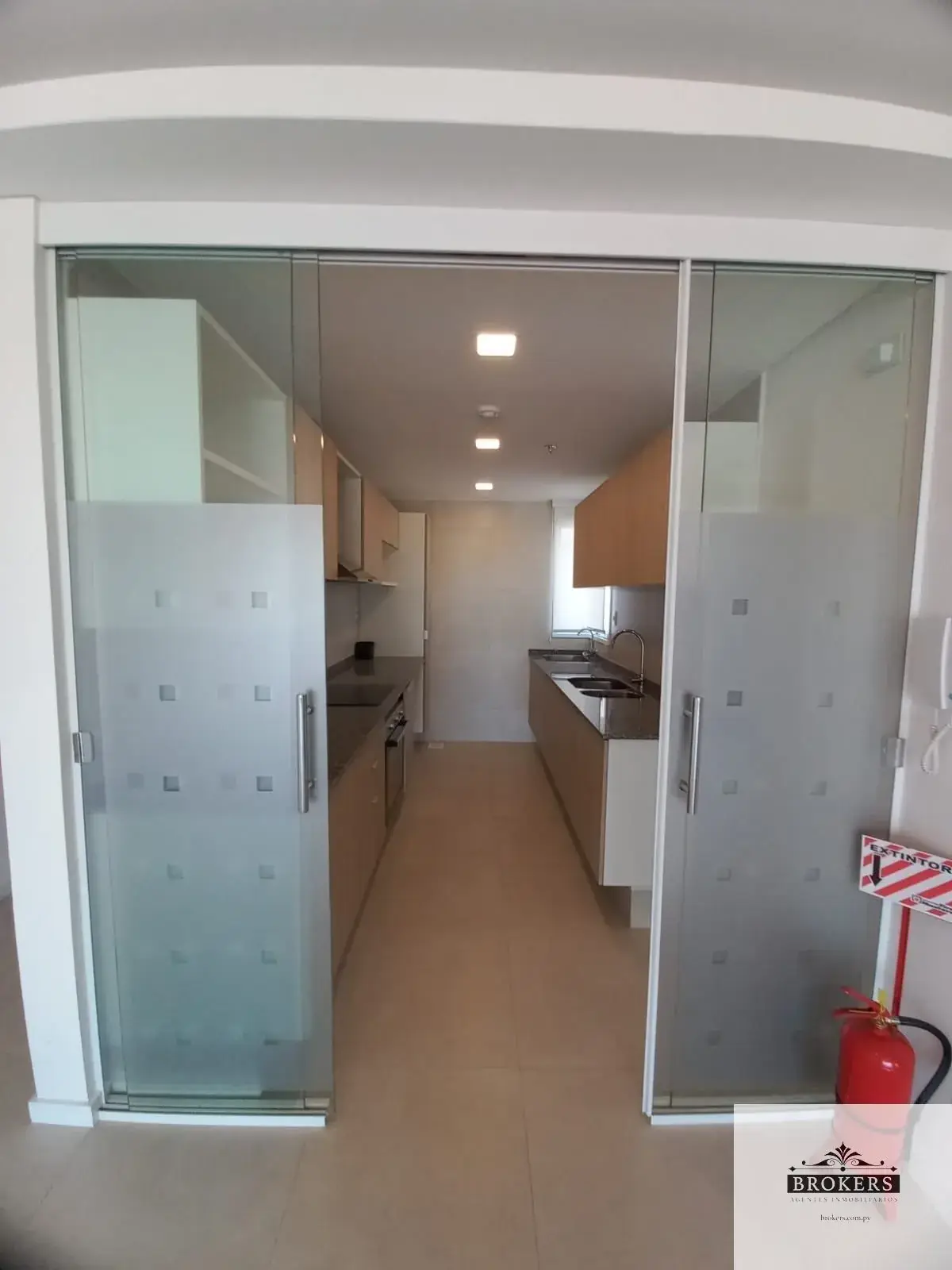 2-Bedroom Apartment for Sale in Carmelitas, Asunción - Image 5