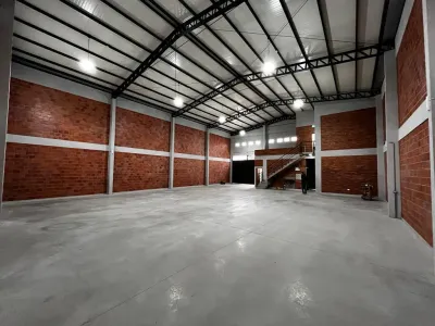 Commercial Space of 400m² for Sale in Defensores del Chaco, Mariano Roque Alonso