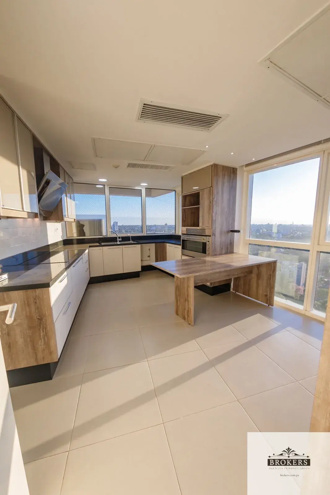 4-Bedroom Apartment for Sale in Ycuá Satí, Asunción - Image 5