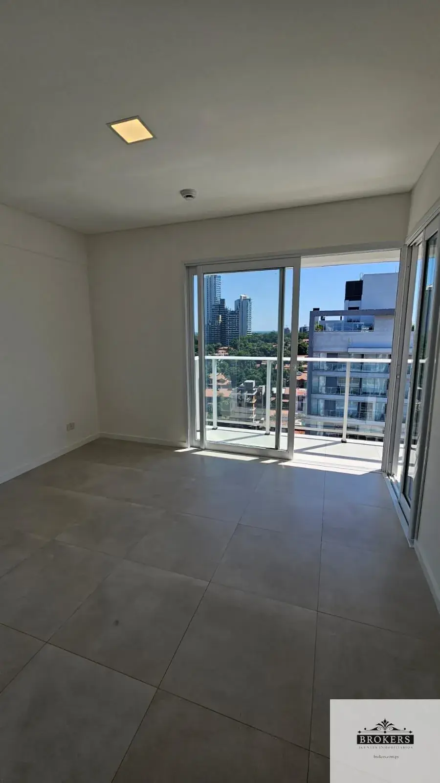 2-Bedroom Apartment for Sale in Carmelitas, Asunción - Image 10