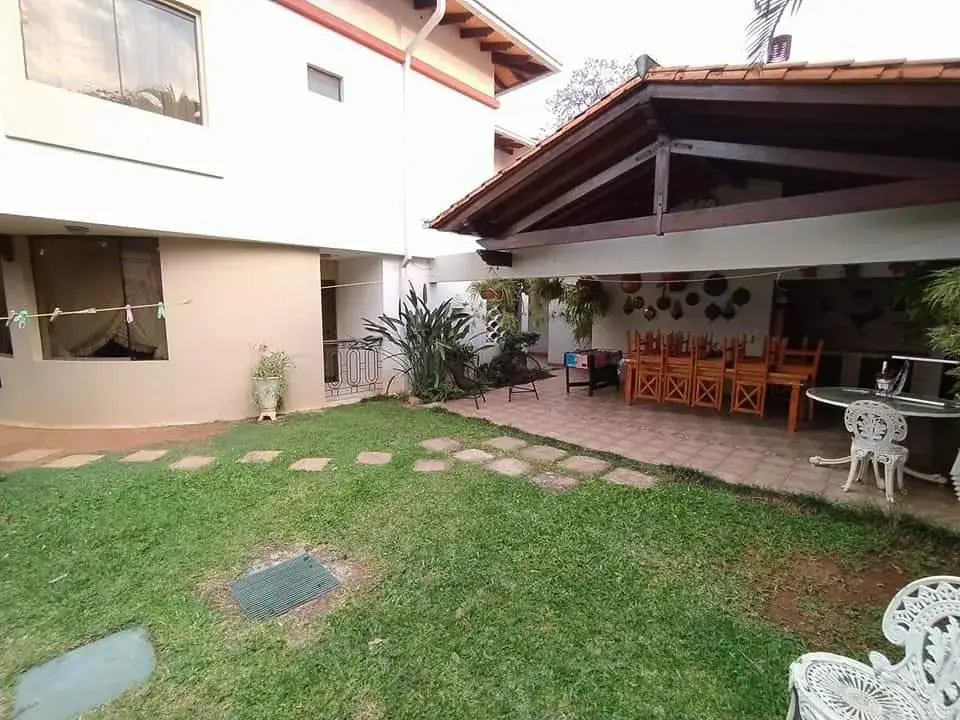 Casa de 4 dormitorios en Venta en Santísima Trinidad, Asunción - Image 3