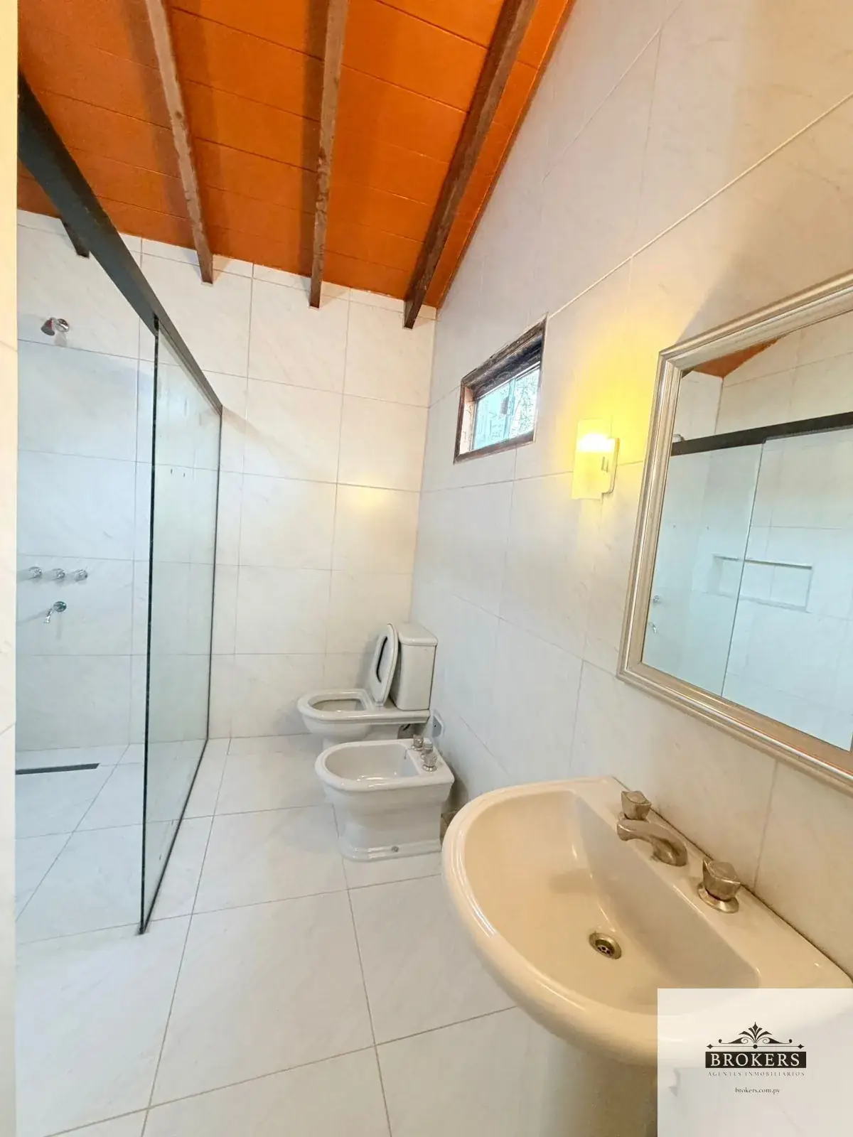 Casa de 4 dormitorios en Venta en Laguna Grande, Fernando de la Mora - Image 17