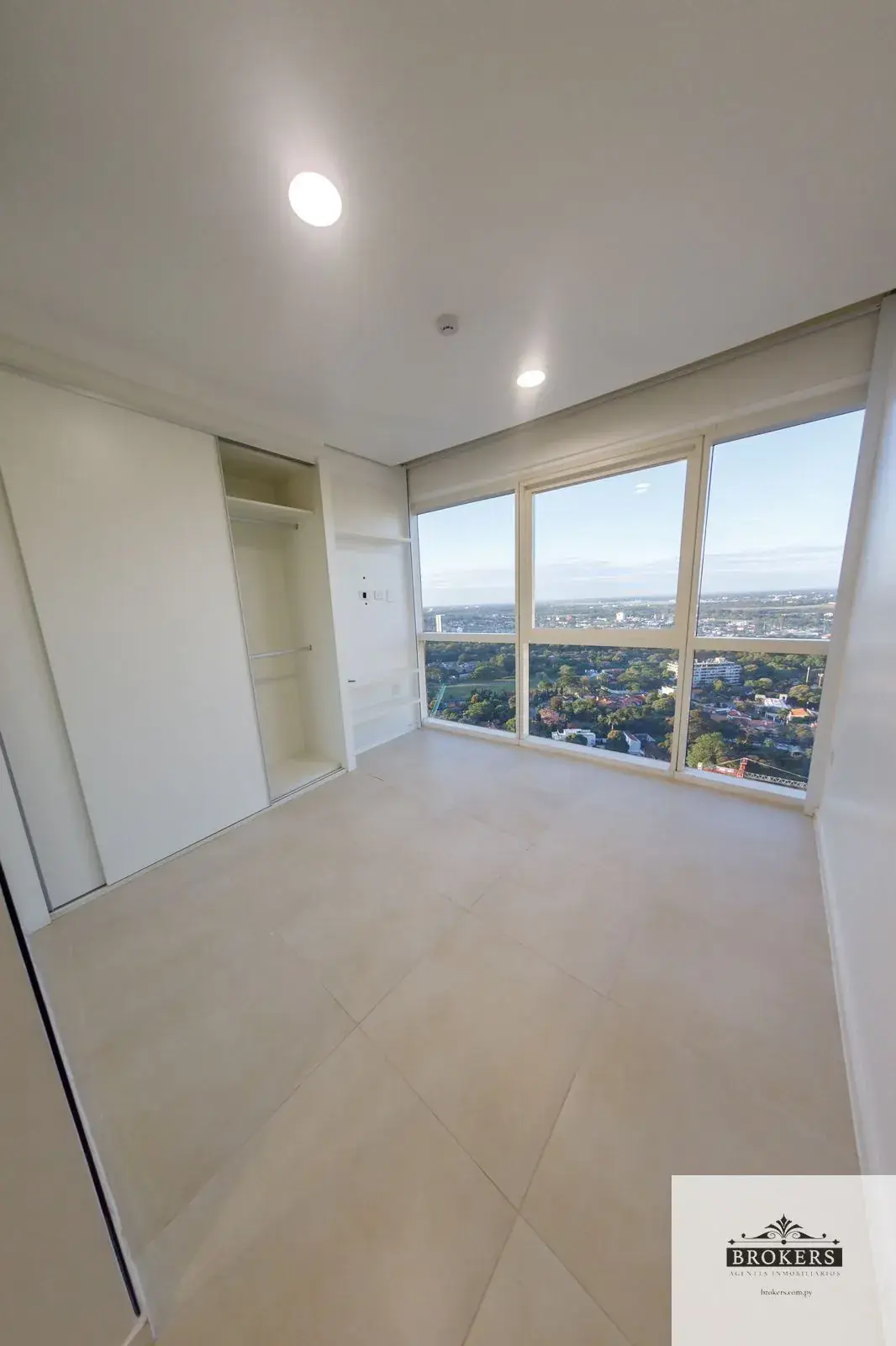 4-Bedroom Apartment for Sale in Ycuá Satí, Asunción - Image 11