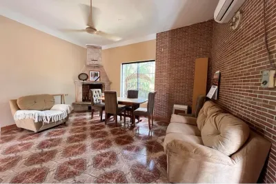 Casa de 4 dormitorios en Venta en María Auxiliadora, Mariano Roque Alonso