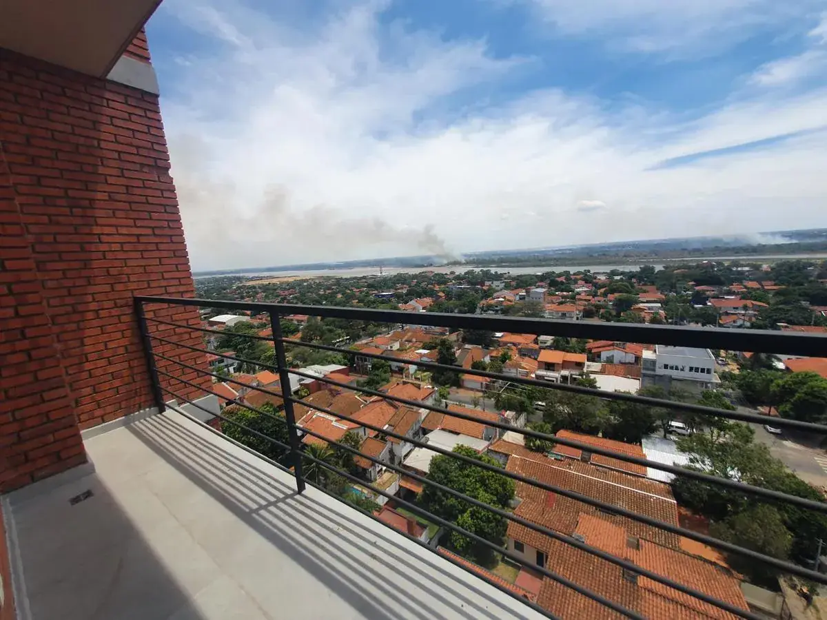 2-Bedroom Apartment for Sale in Lambaré - Image 3
