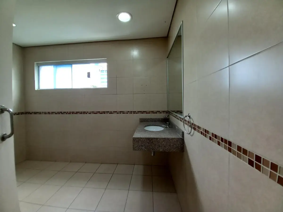 Commercial Space of 180m² for Rent in Recoleta, Asunción - Image 15