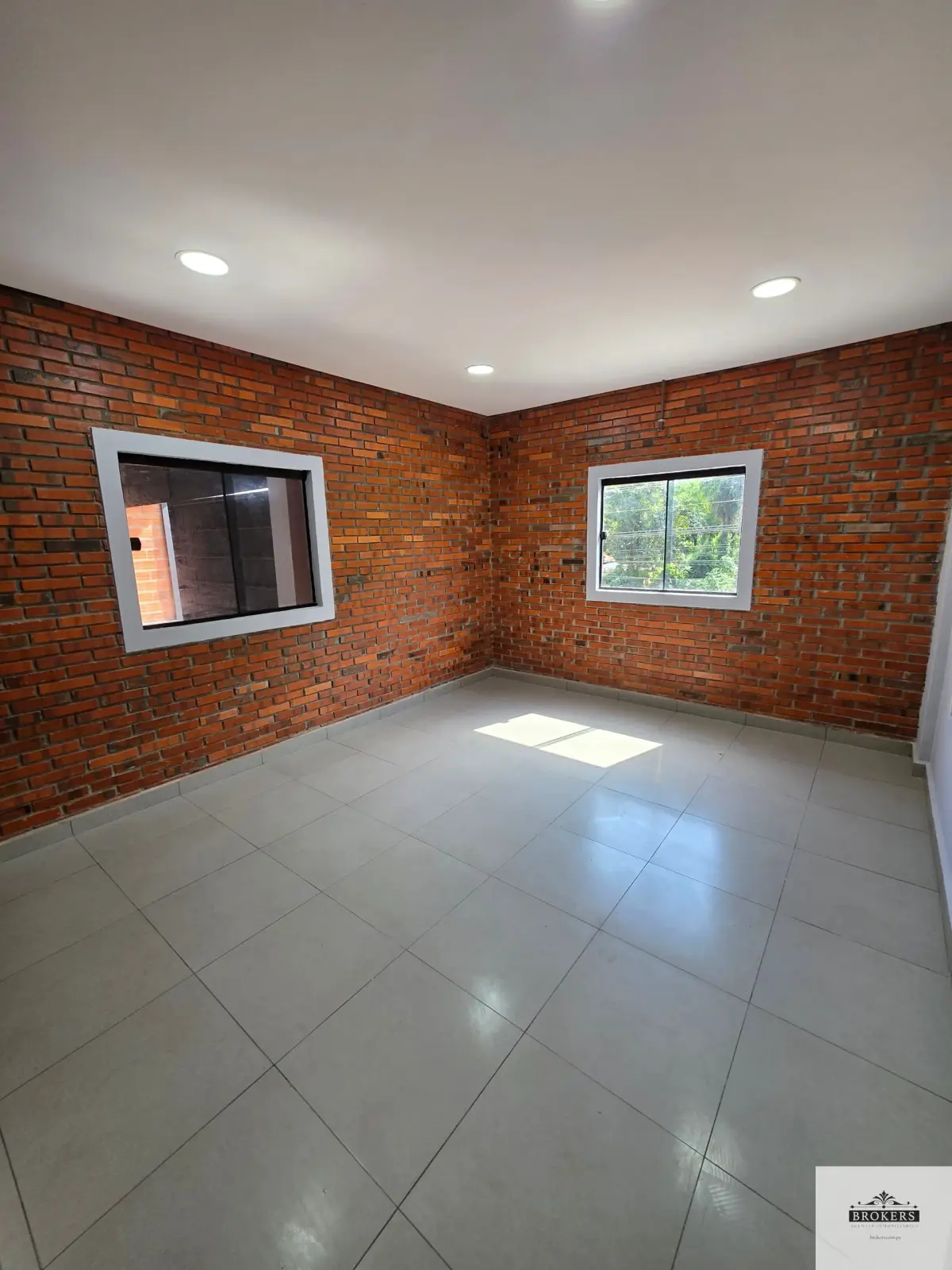 Espaço Comercial de 360m² para Aluguel em San Ramon, Mariano Roque Alonso - Image 17