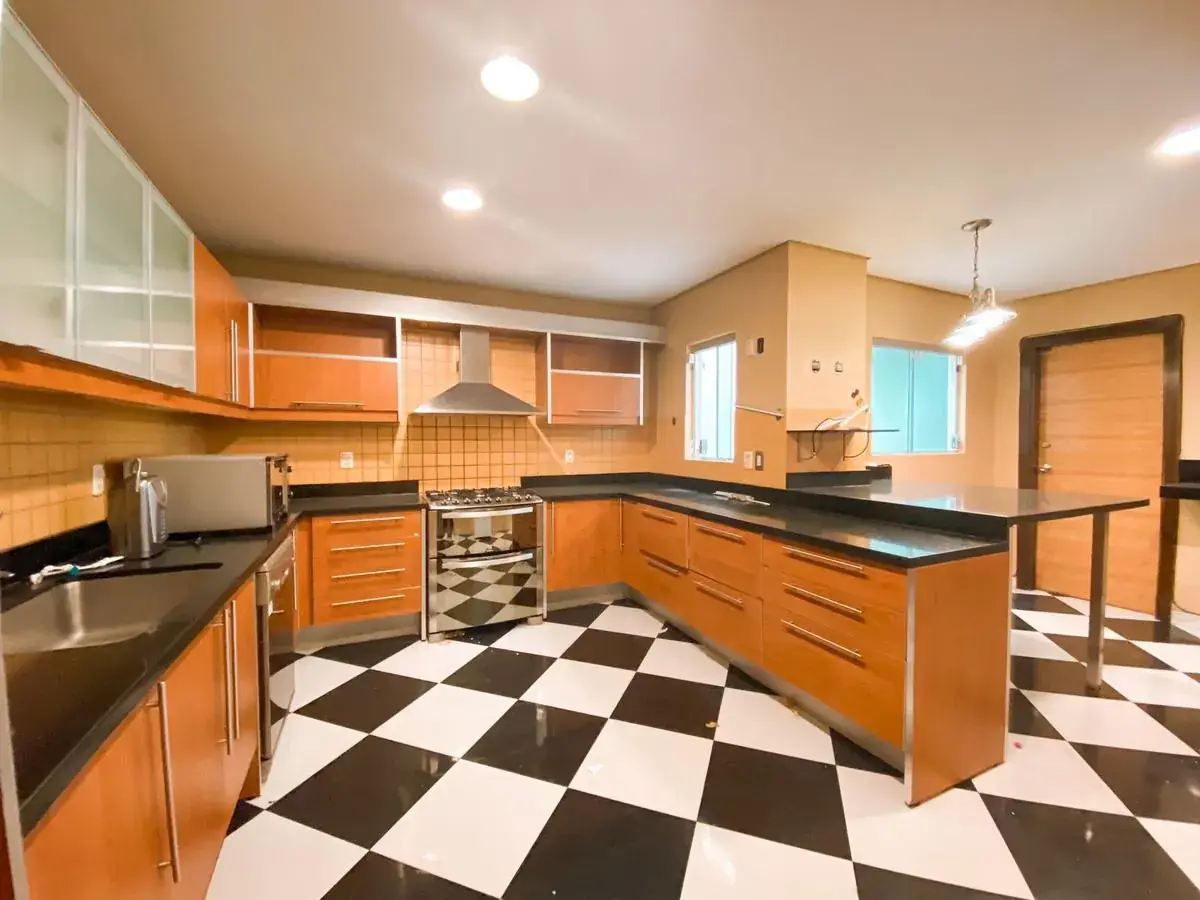 Casa de 4 dormitorios en Venta en Asunción - Image 8