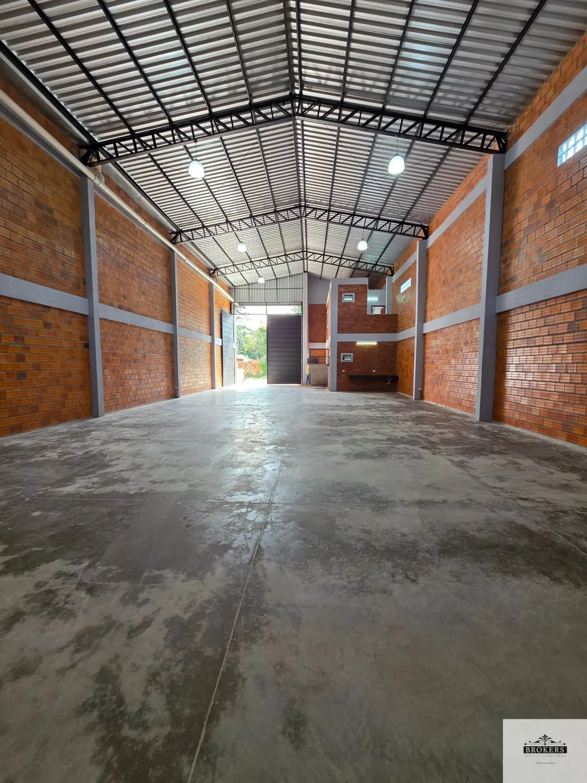 Espaço Comercial de 360m² para Aluguel em San Ramon, Mariano Roque Alonso - Image 9