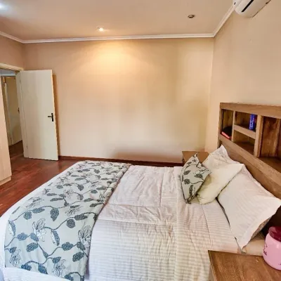 Casa de 5 dormitorios en Venta en Loma Merlo, Luque