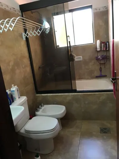 Casa de 5 quartos à Venda em Parques del Yatch, Lambaré