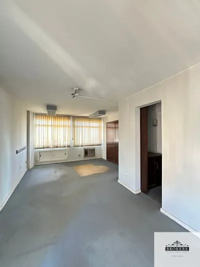Office of 140m² for Rent in La Catedral, Lambaré