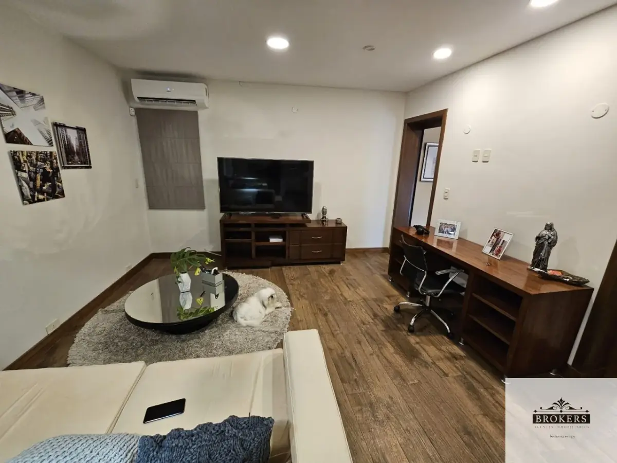 Casa de 3 dormitorios en Alquiler en Recoleta, Asunción - Image 13