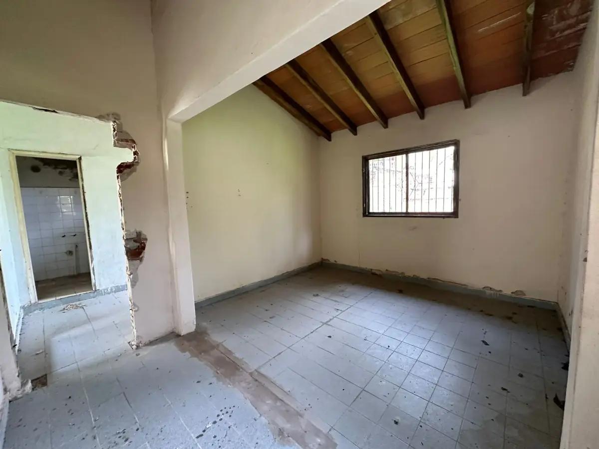 REMATE DE AMPLIA PROPIEDAD CON CONSTRUCCIÓN EN ASUNCION - Image 7