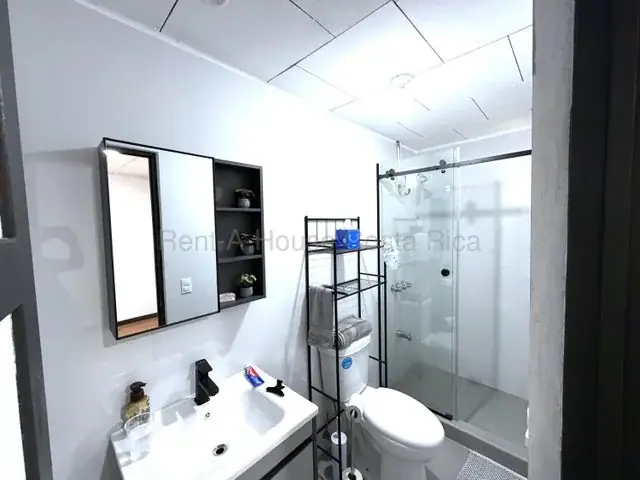 Casa de 3 dormitorios, 170m², en Alquiler en Montes de Oca, San José - Image 9