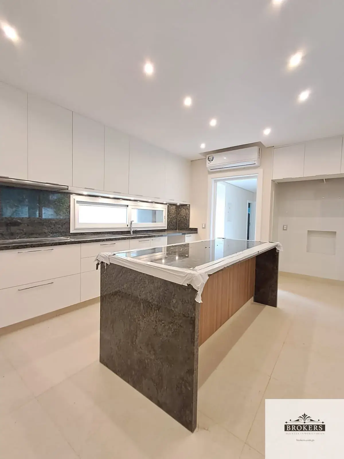 Casa de 4 dormitorios en Alquiler en Mariscal Estigarribia, Asunción - Image 6