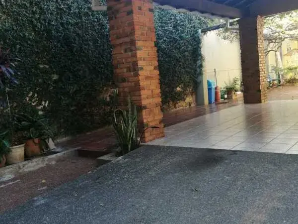 Casa de 5 dormitorios en Venta en Tres Bocas, Fernando de la Mora - Image 5