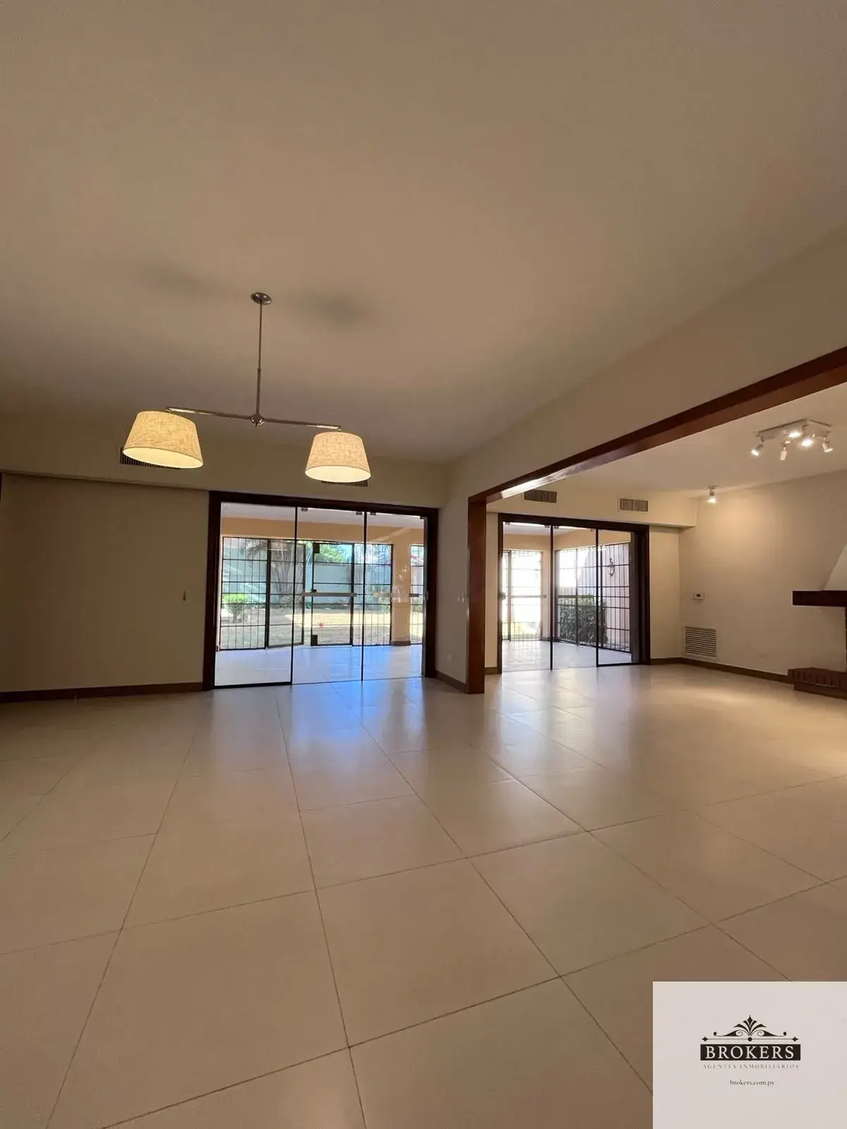 Commercial Space of 500m² for Rent in San Cristobal, Asunción - Image 6