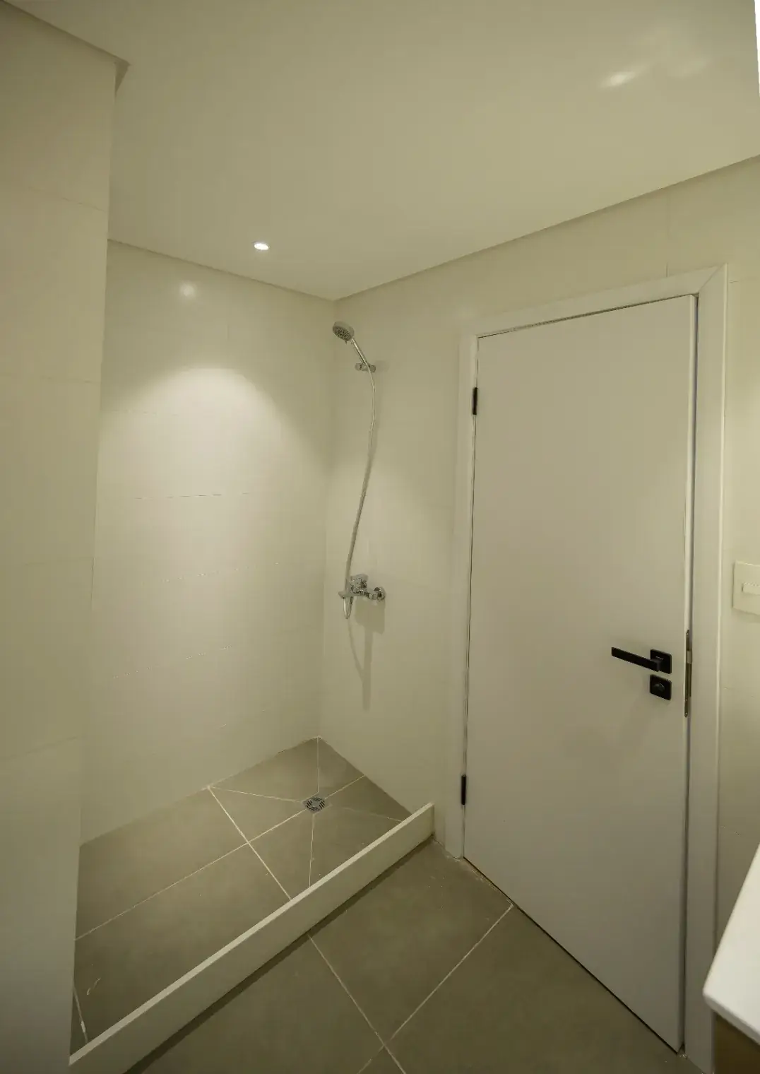 1-Bedroom Apartment for Sale in Las Lomas, Asunción - Image 5
