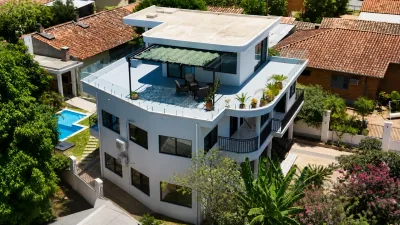 Casa de 6 dormitorios en Casa moderna, 411m², en Venta en Caacupé