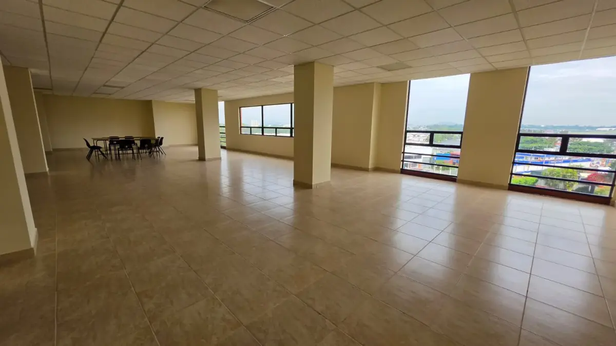 Local Comercial de 181m² en Alquiler en Zona 13, Ciudad de Guatemala - Image 6