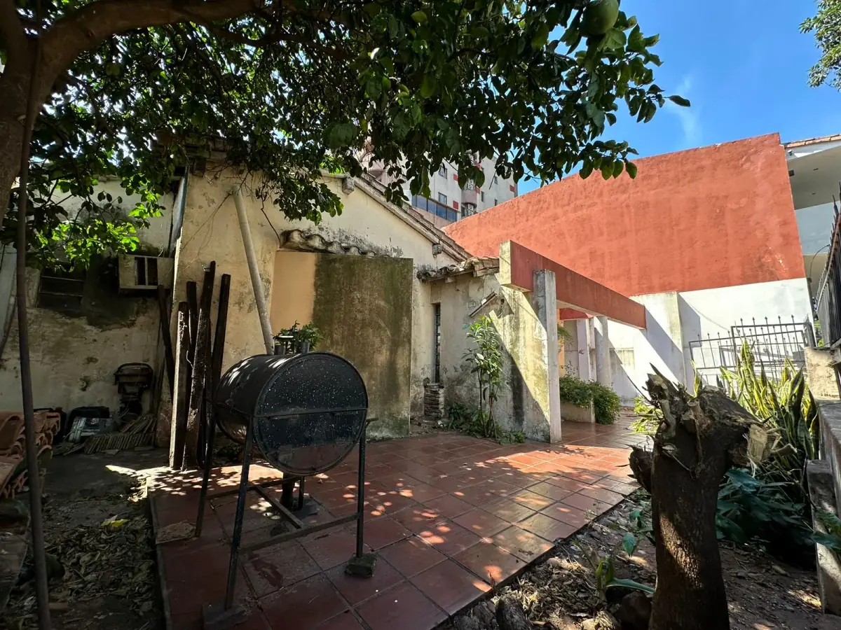 REMATE DE CASA A REMODELAR O DEMOLER EN CIUDAD NUEVA - ASUNCION - Image 6