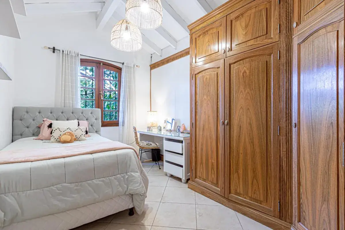 4-Bedroom House for Sale in Carmelitas, Asunción - Image 10