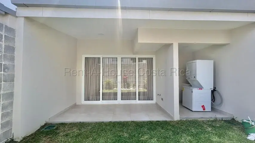 3-Bedroom House, 192m², for Rent in Heredia - Image 3