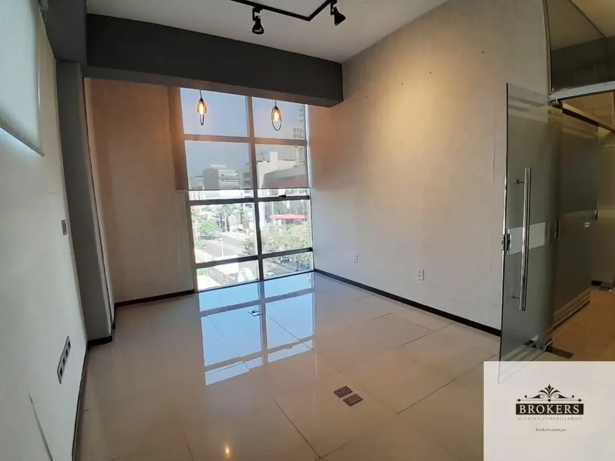 Office of 223m² for Rent in San Jorge, Asunción - Image 11