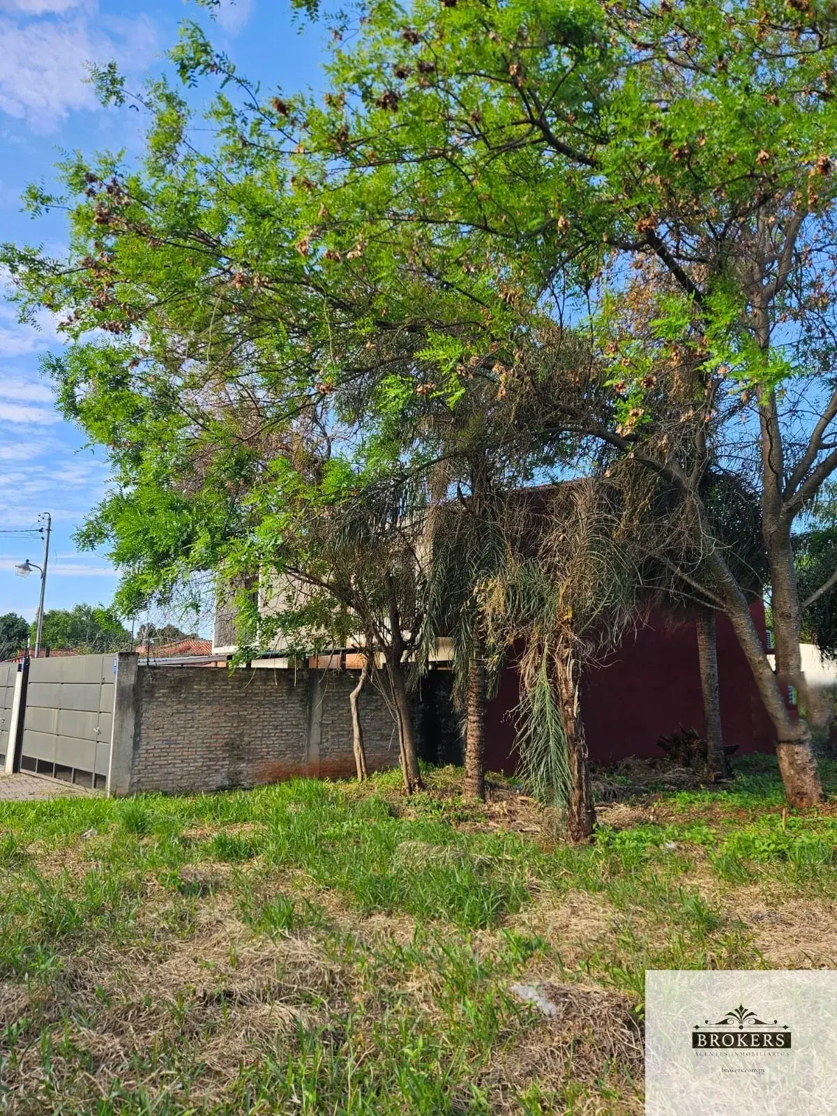 372m² Lot for Sale in Primer Barrio, Luque