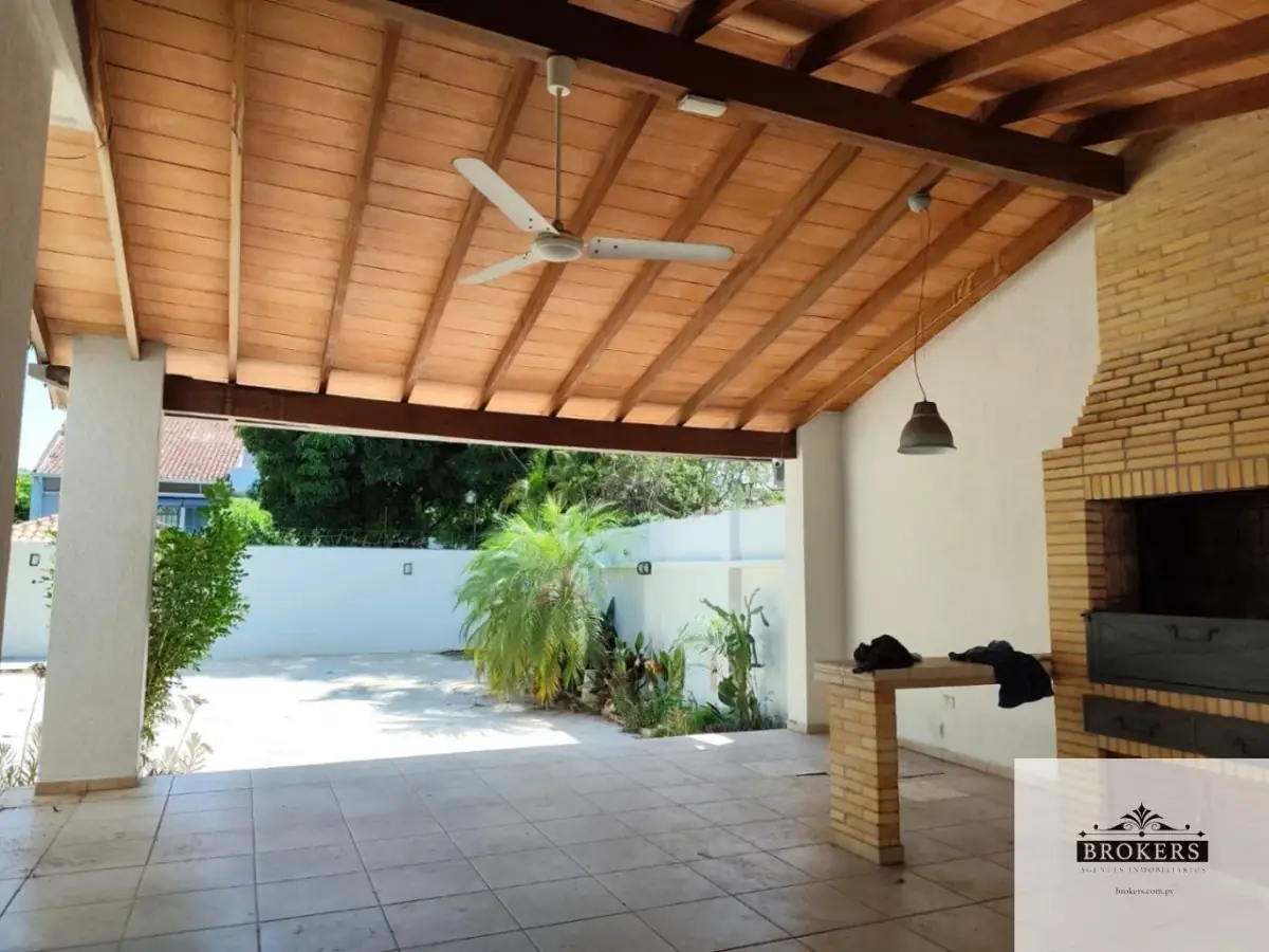 Casa de 8 dormitorios en Venta en Recoleta, Asunción - Image 10