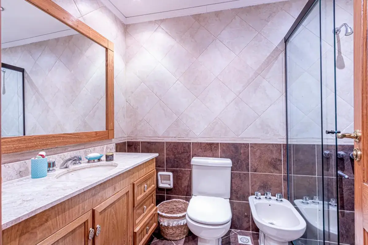 4-Bedroom House for Sale in Carmelitas, Asunción - Image 8