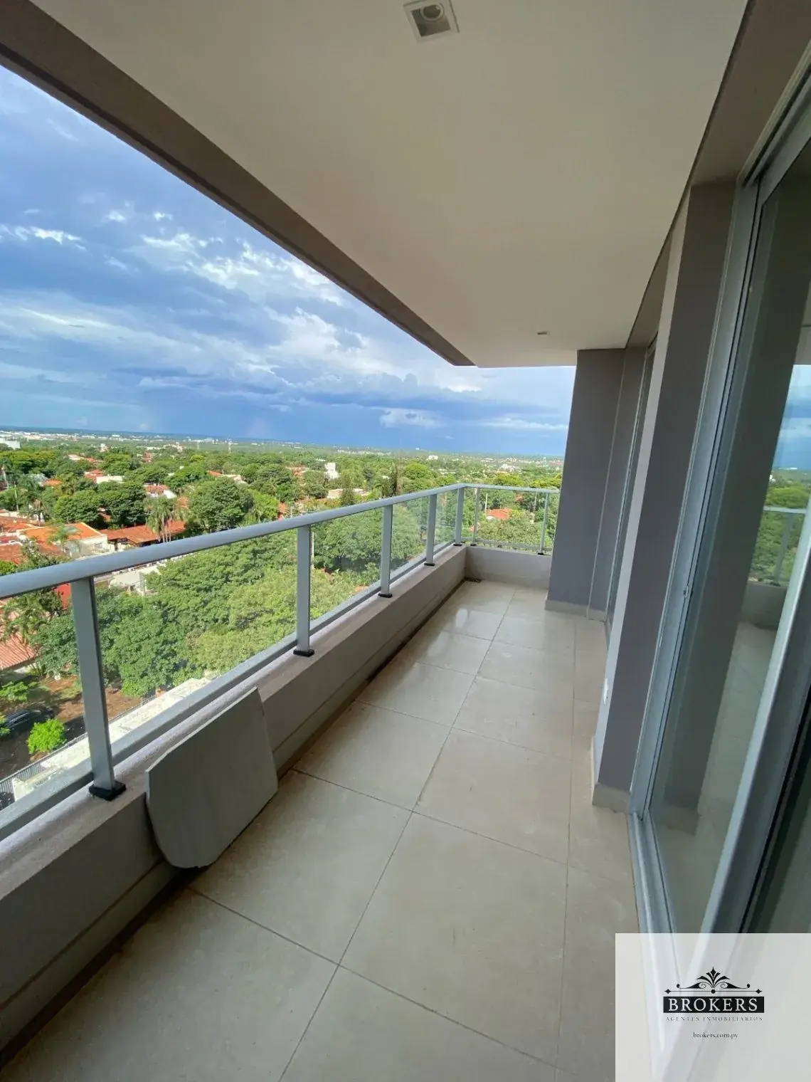 Apartamento de 2 dormitórios à Venda em Madame Lynch, Assunção - Image 9